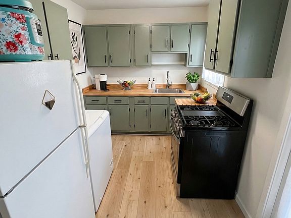 3rd image of 1122 Beechdale Rd