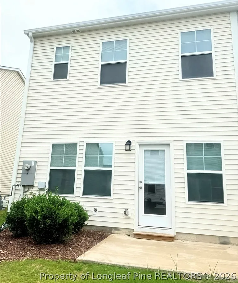 3 bed, 2.5 bath, 1581 sqft, $1,790 — Photo 2