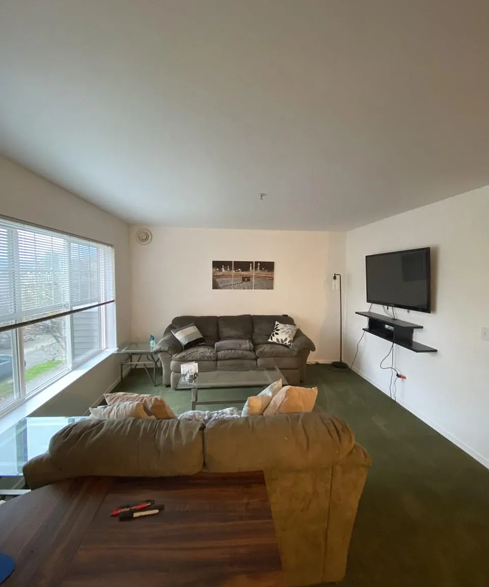 2 bed, 1250 sqft, $2,049 — Photo 4