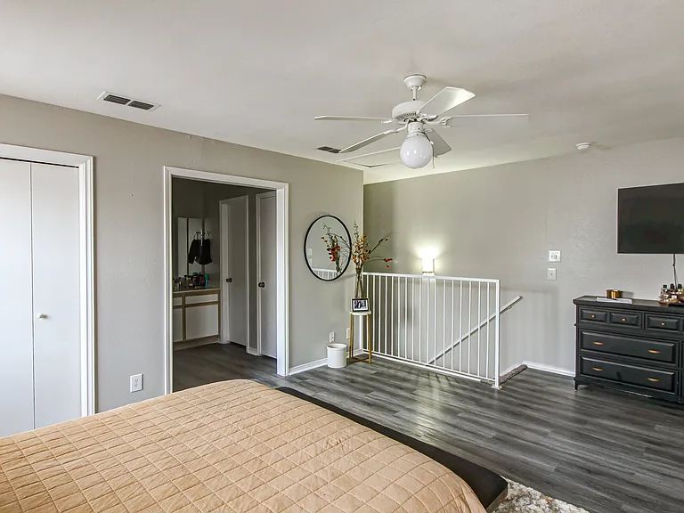Oak Terrace Apartments — Photo 16