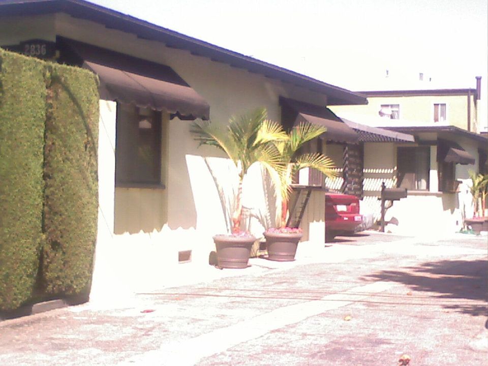 DUPLEX  EACH 2 BED AND 1 BA`