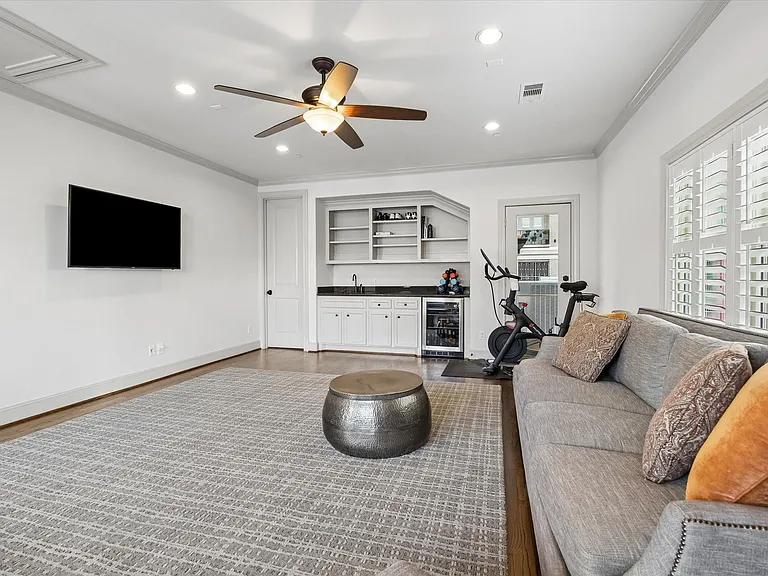 1521 Oakdale St — Photo 32