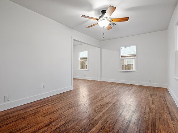 2nd image of 303 W Burbank St