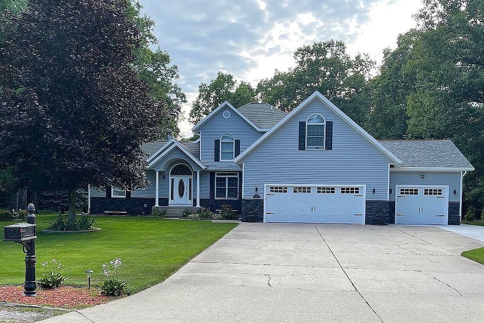 1st image of 271 E Towering Oaks Cir