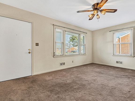 4th image of 1736 Victoria St