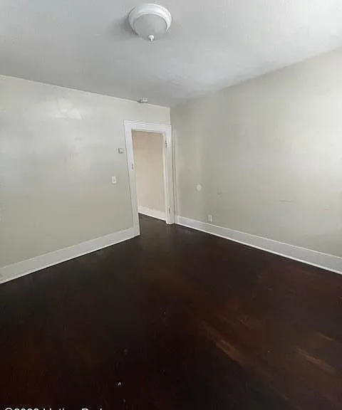 2138 Crittenden Dr — Photo 15
