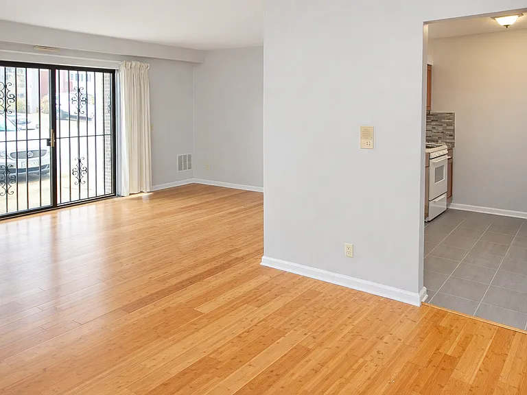 406 E End Ave — Photo 5