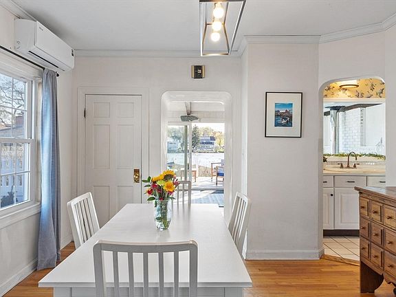 5th image of 10 Lake View Pl
