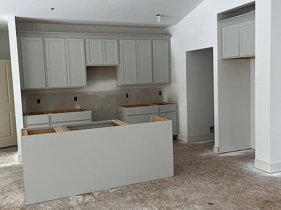 3rd image of 5864 Hillbrook Ct NE