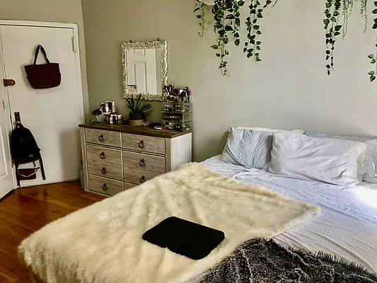 Rented by R New York | media 52