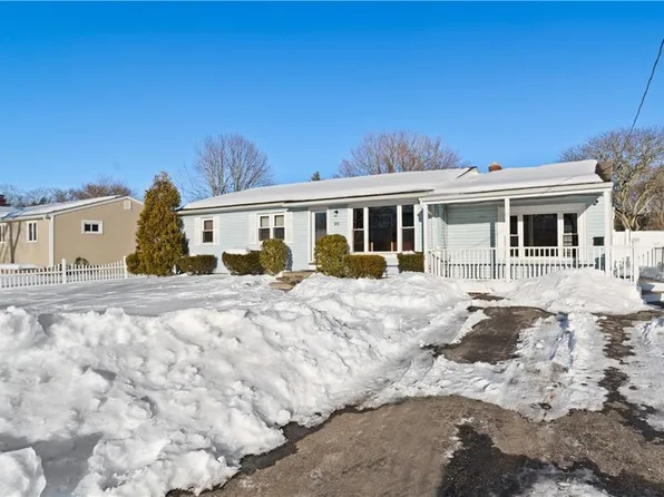 96 Moccasin Dr, Warwick, RI 02889