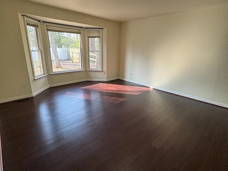 1115 Aquia Dr — Photo 4