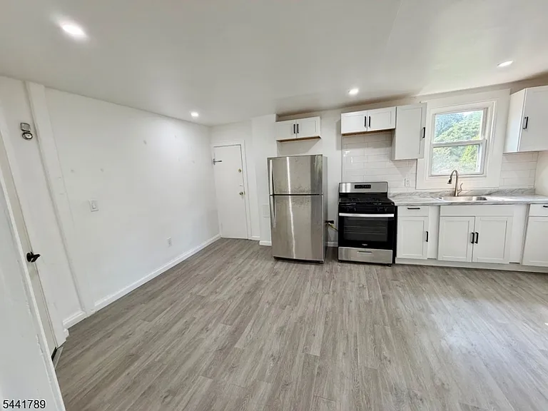 390 Orange Rd #5 — Photo 3