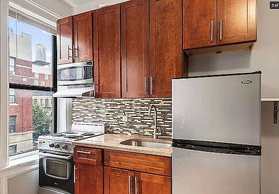 2nd image of 2025 Regent Pl APT C8