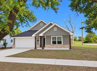 207 E McCoulskey St, Terrell, TX 75160