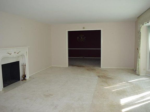 3rd image of 139 Pinewood Dr #10&13