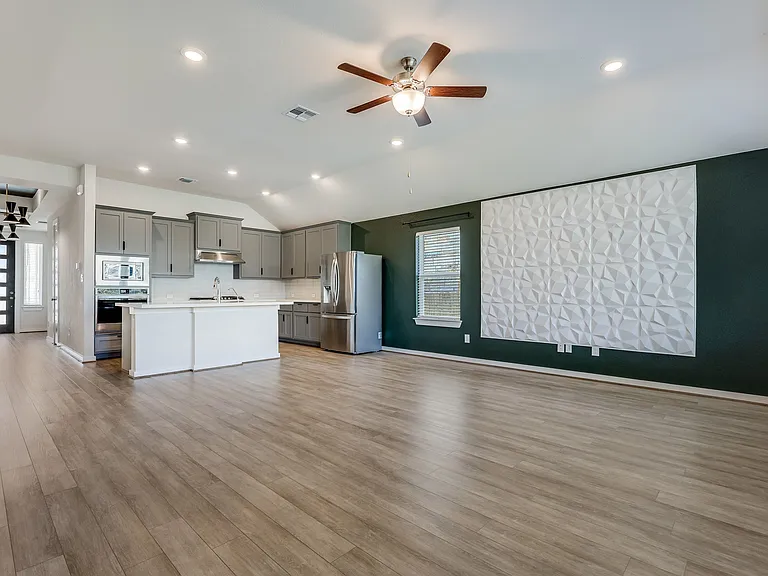 4326 Frankfurt Ln — Photo 9