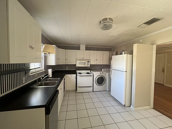 4th image of 3106 30th St