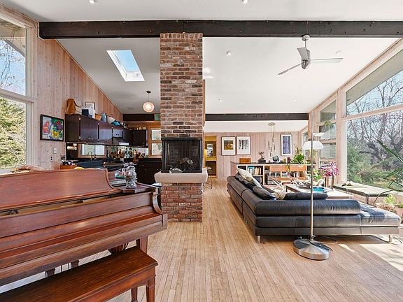 3rd image of 27 Atterbury Rd