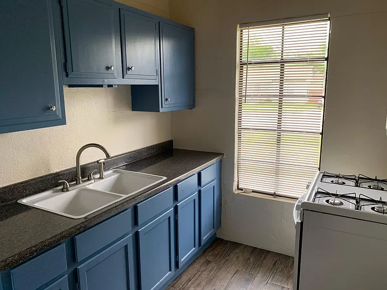 2522 W Woodlawn Ave #2522 — Photo 5