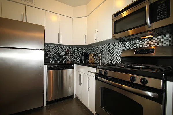 Sold by Compass | media 7