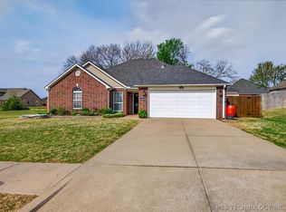 1909 Richmond Dr, Bartlesville, OK 74006