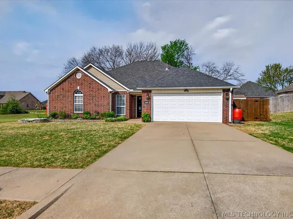 1909 Richmond Dr, Bartlesville, OK 74006