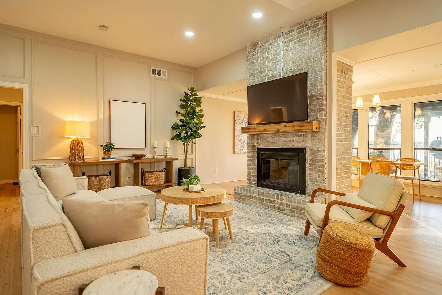 7 bed, 4.0 bath, 2798 sqft, $17,491 — Photo 2