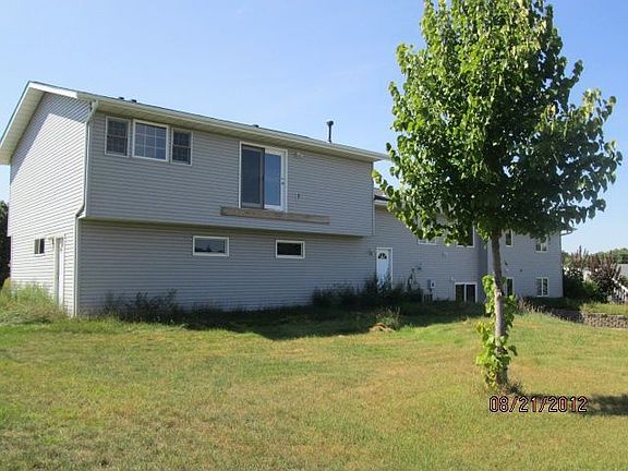 4th image of 835 181st Ave NE