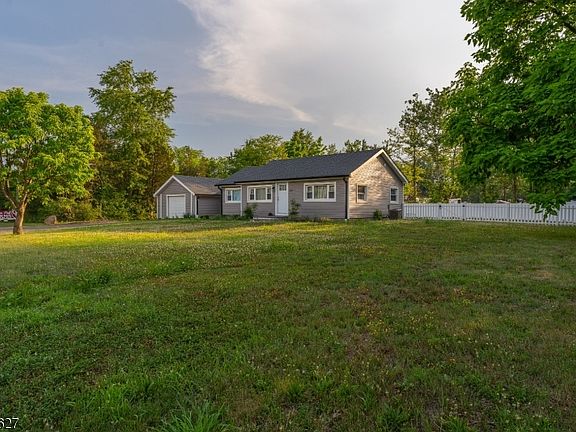 4th image of 325 Roycefield Rd