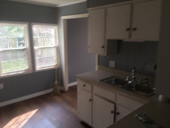 5th image of 112 Nita St