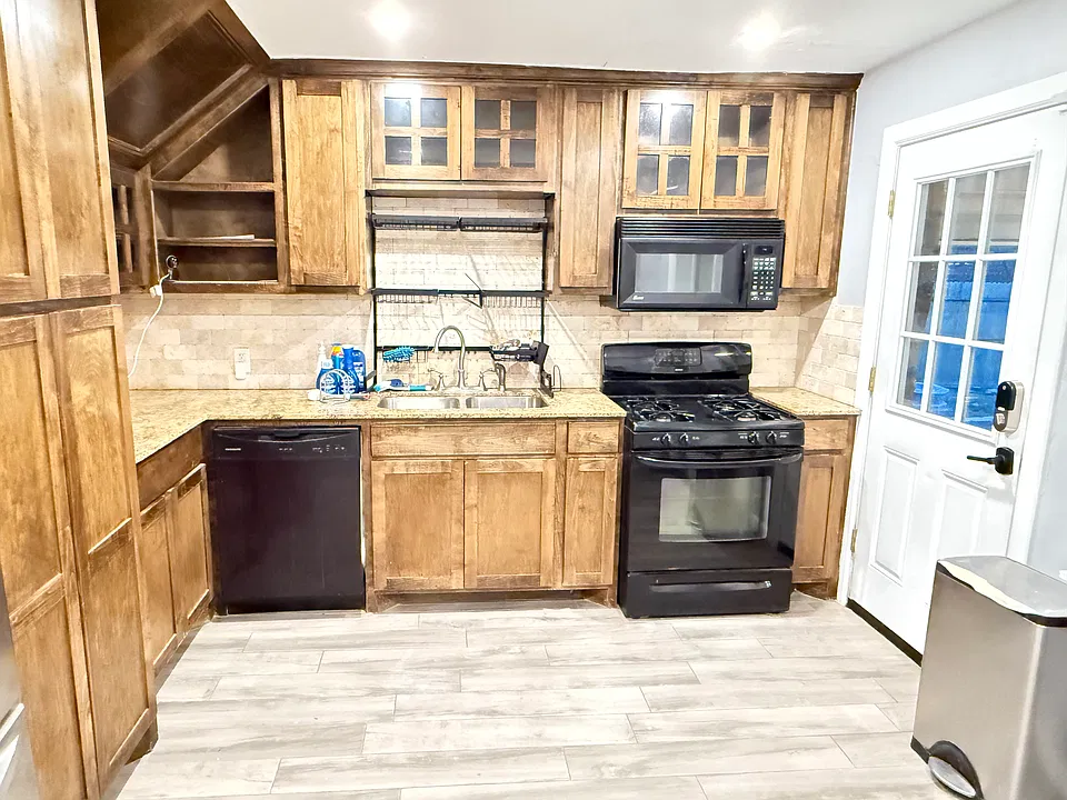 2705 NW 46th St