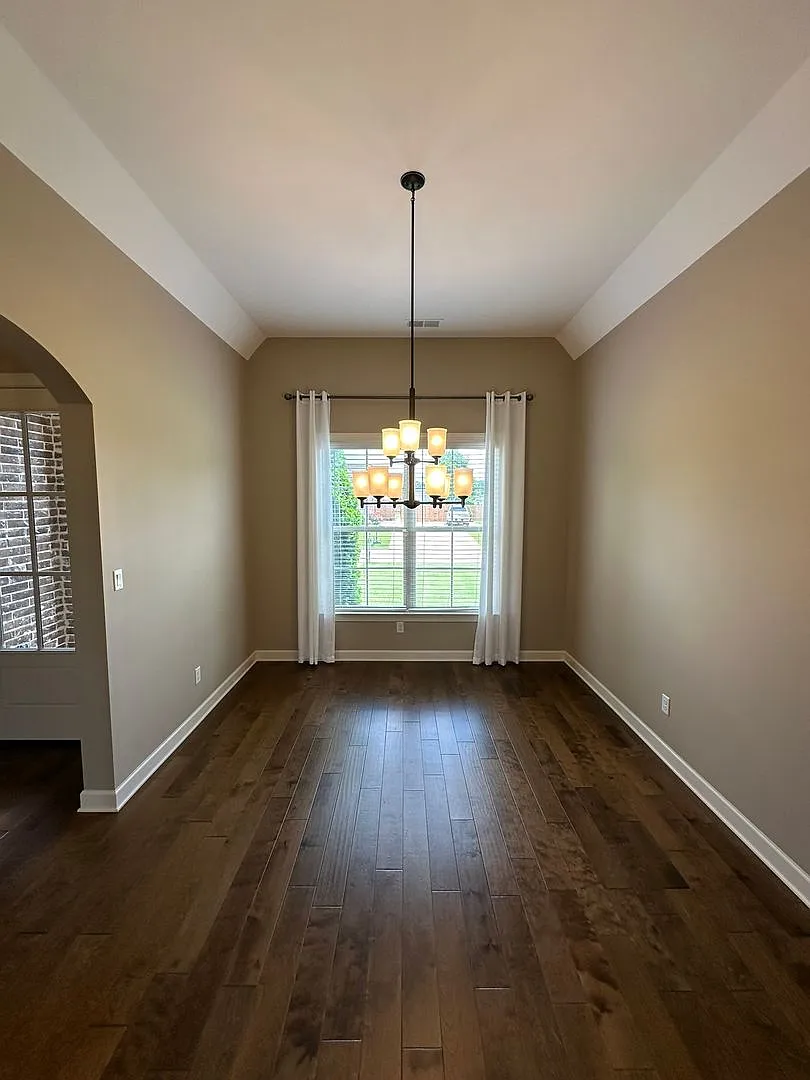Gated Community minutes from Silo Square in Southaven! 5 BR/ 3 BA in Estates of Snowden Grove — Photo 4