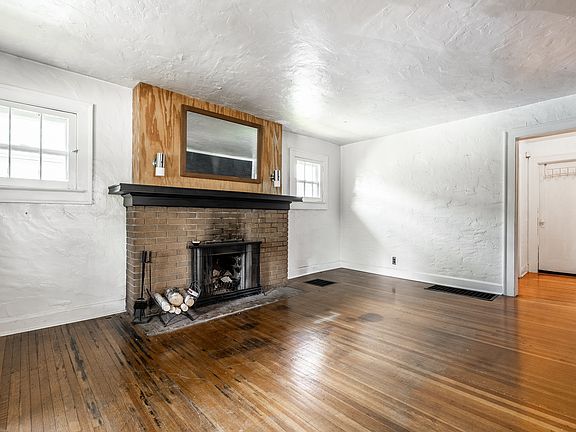 4th image of 1240 N Euclid Ave