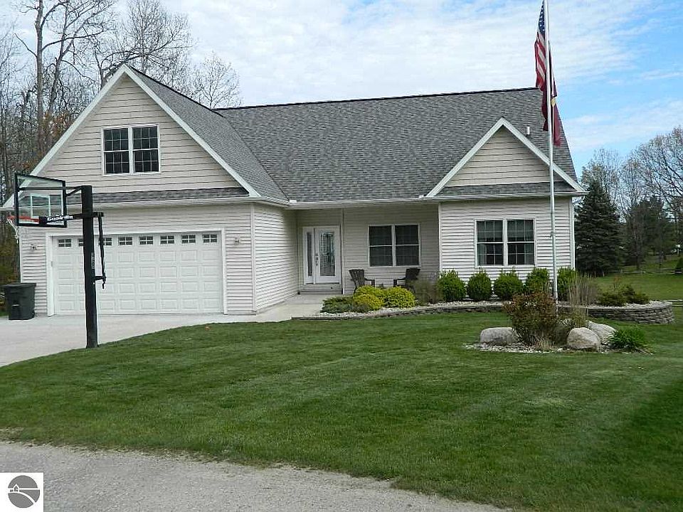 1st image of 3003 Castle Ln S