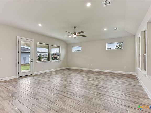 4th image of 341 Sprinting Peak Dr