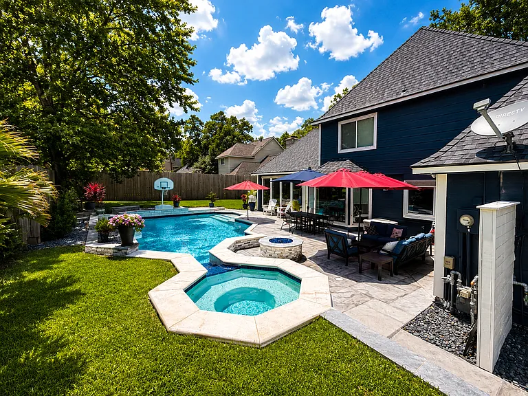 Outdoor oasis! Pool/spa, gas firepit with lots of entertaining space