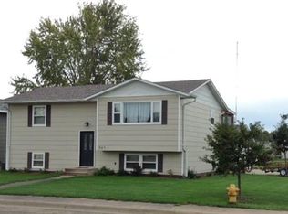 901 Memory Ln, Pierre, SD 57501