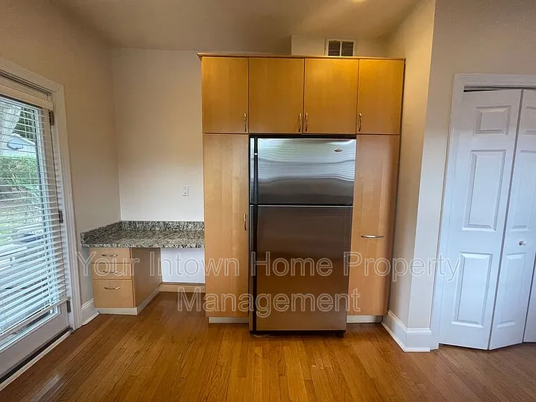 639 Somerset Ter NE — Photo 10