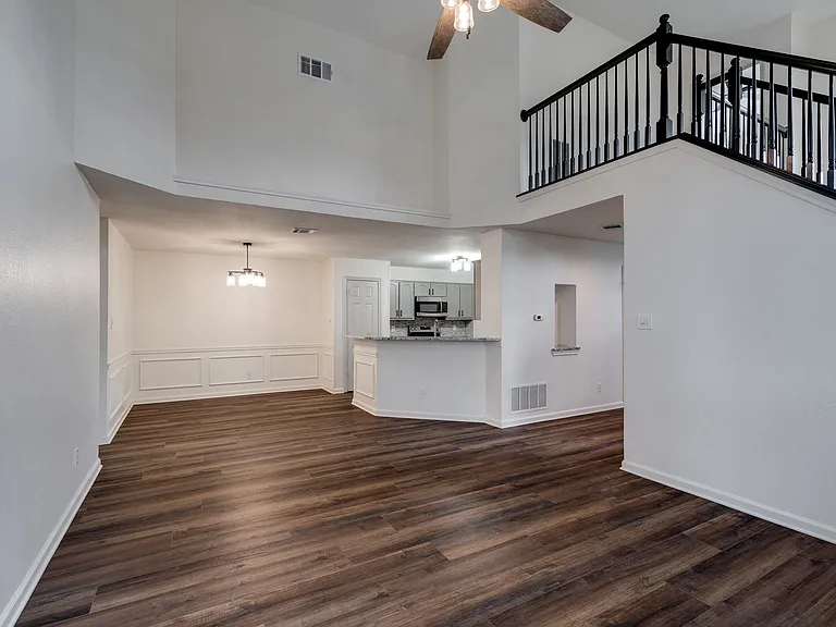947 Winterstone Dr — Photo 3