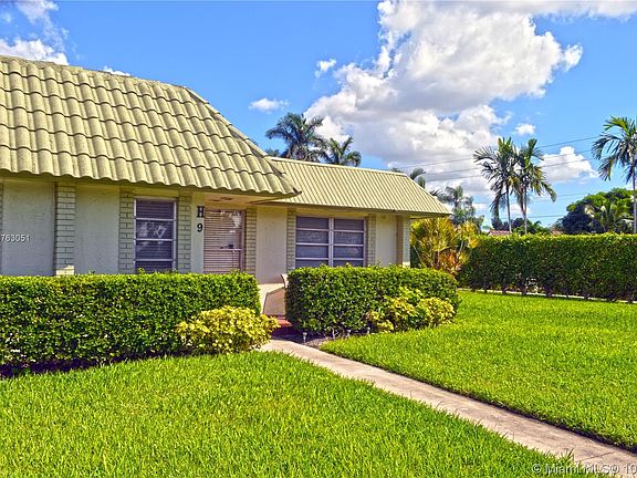 3rd image of 301 Bonaventure Blvd APT 9