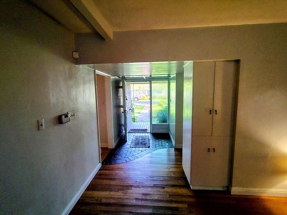 3rd image of 1517 W Kaweah Avenue