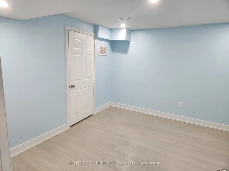 1056 Suddard Ave — Photo 2