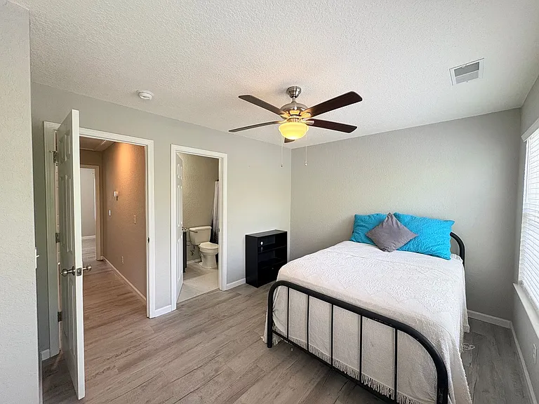 407 Lake Park Way — Photo 15