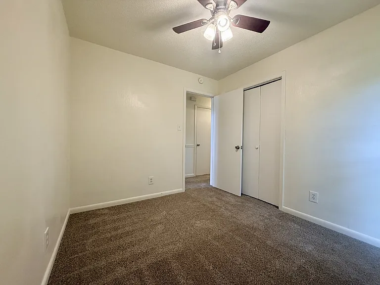 1009 Louisburg Pl — Photo 23