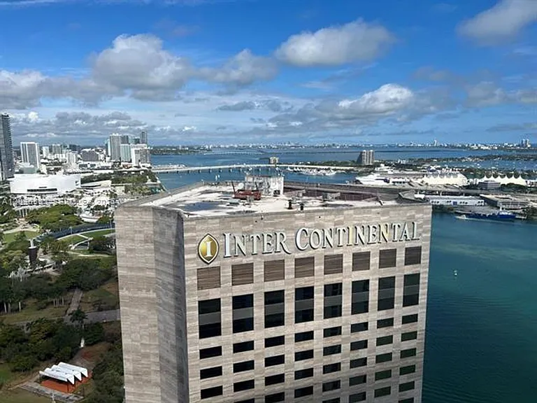 335 Biscayne Blvd #4200 — Photo 18