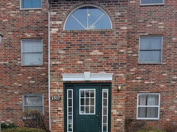 4307 W Shamrock Ln, McHenry, IL 60050