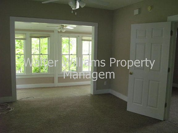 3rd image of 54 1/2 Carrera St APT C