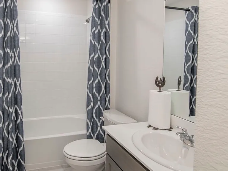1013 Whispering Oak Dr — Photo 6