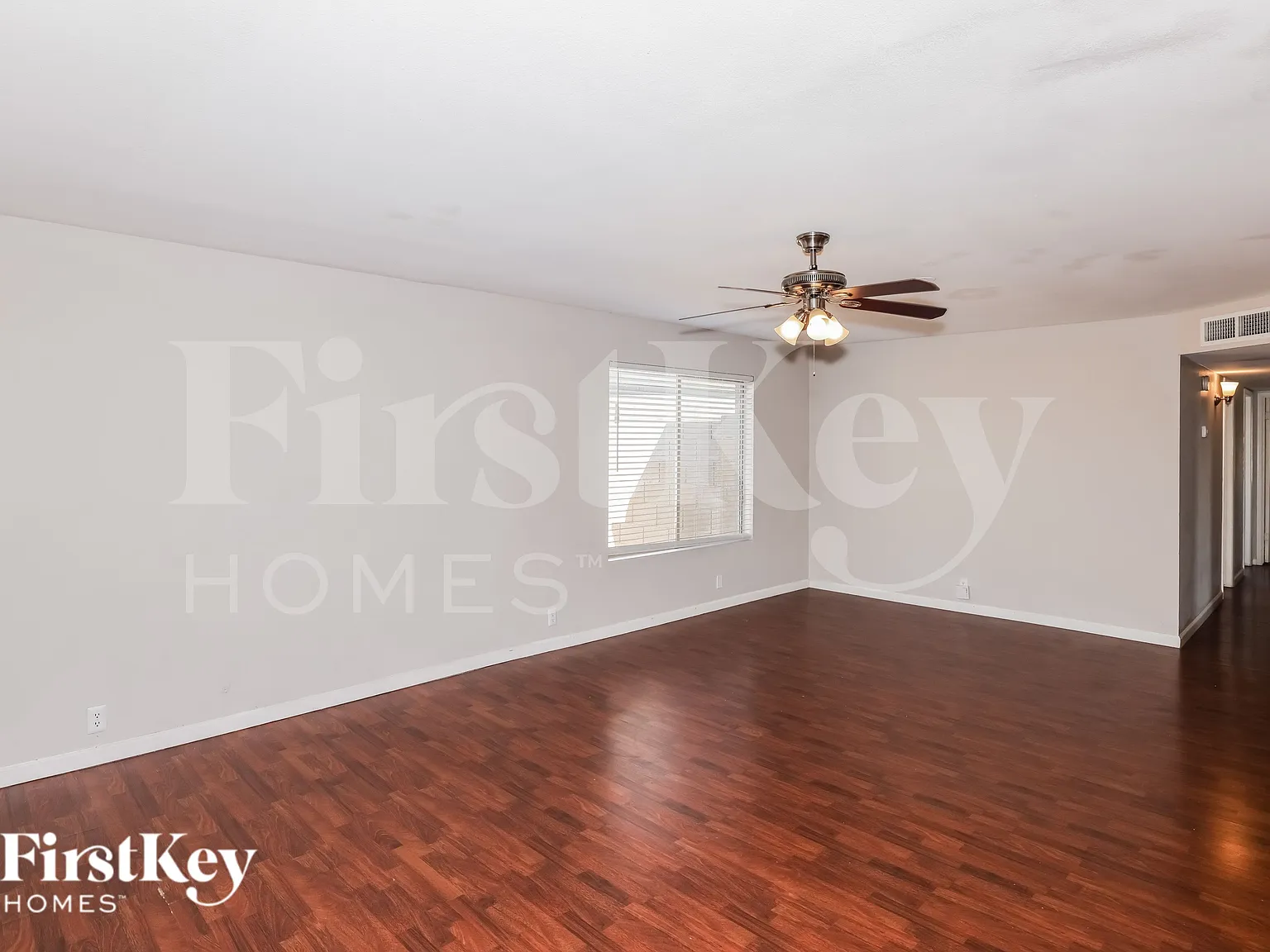 3 bed, 2.0 bath, 1961 sqft, $2,420 — Photo 2